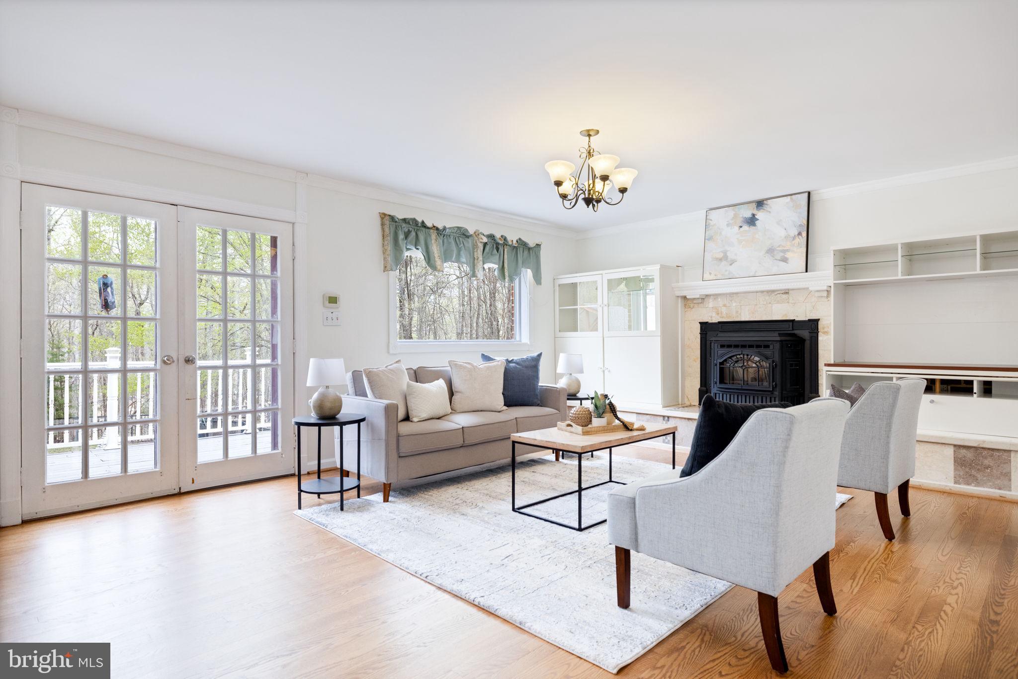 HAMPTON WOODS - Residential