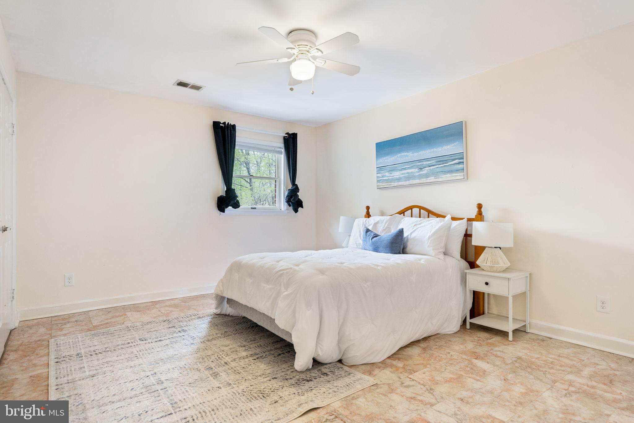 HAMPTON WOODS - Residential