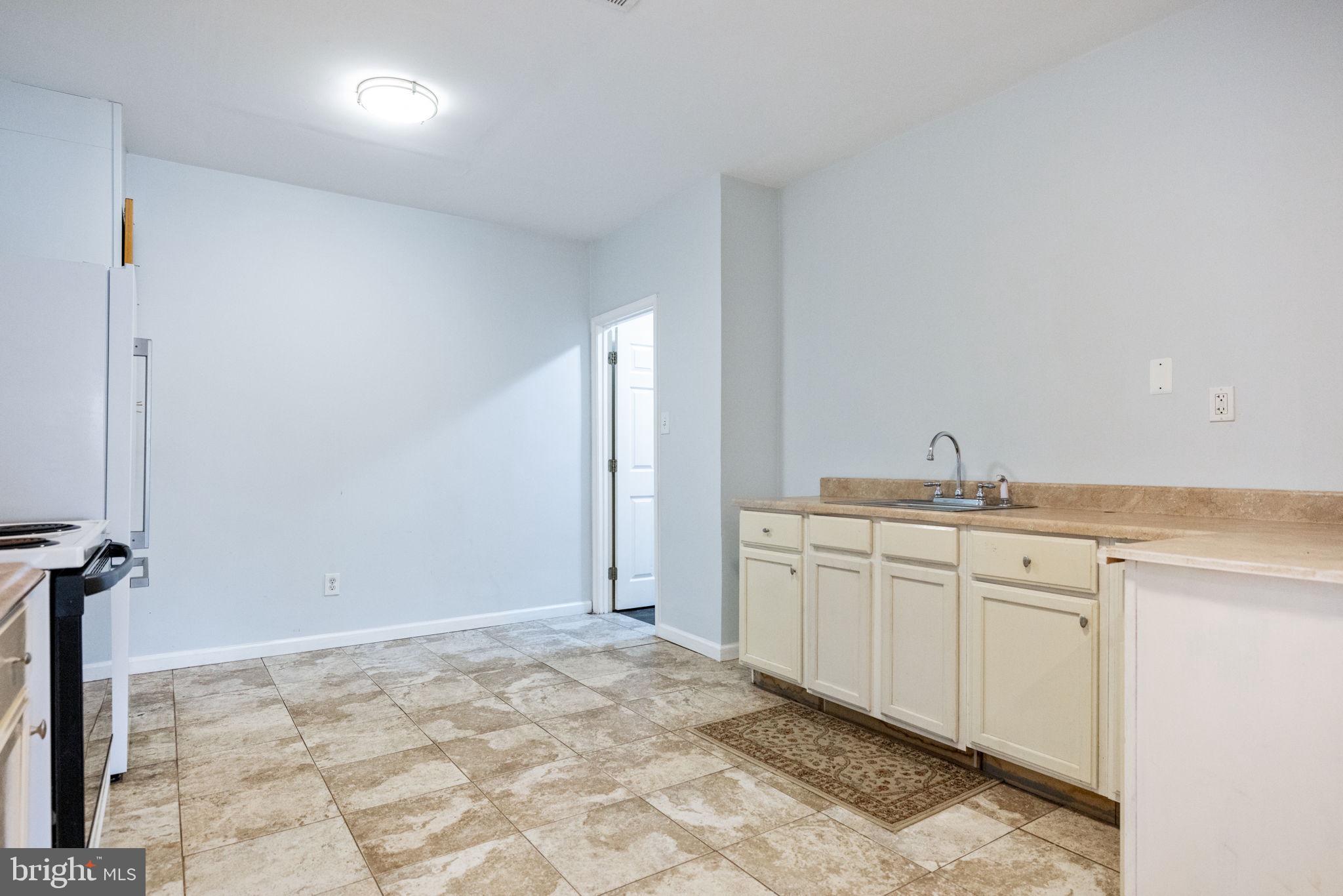 HAMPTON WOODS - Residential