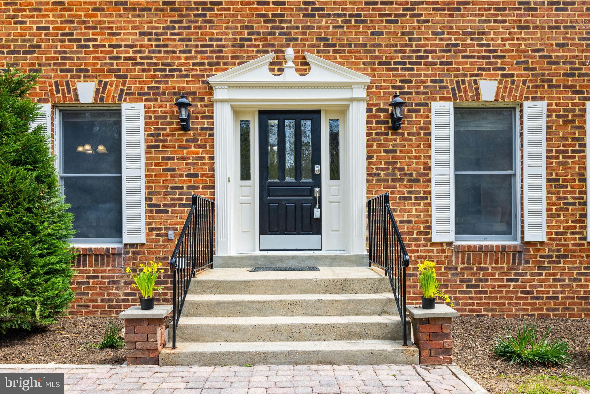 HAMPTON WOODS - Residential