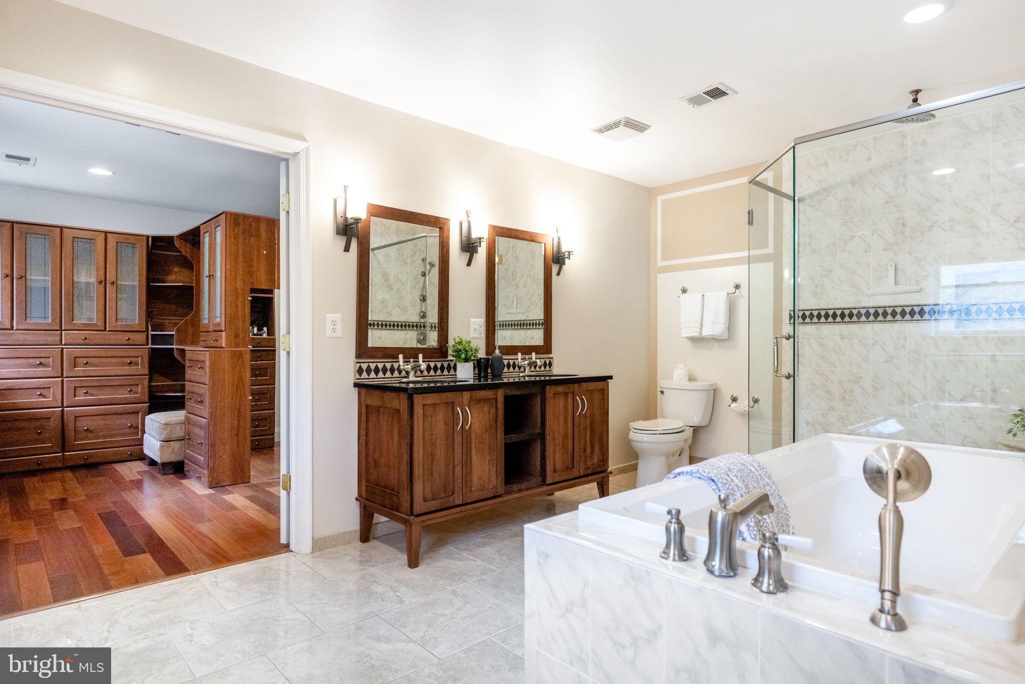 HAMPTON WOODS - Residential