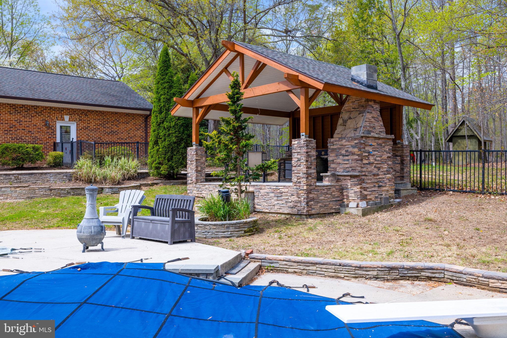 HAMPTON WOODS - Residential