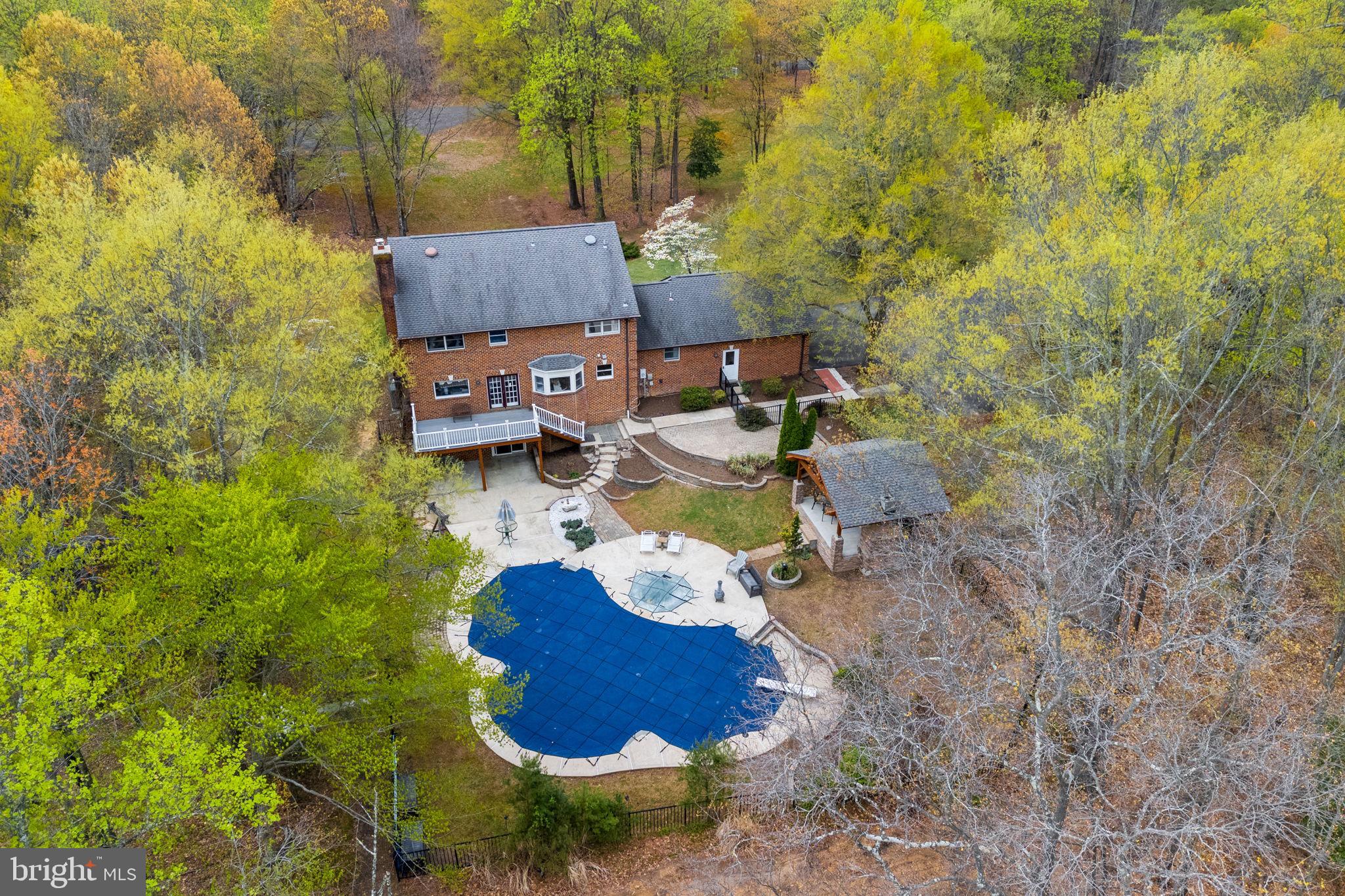 HAMPTON WOODS - Residential