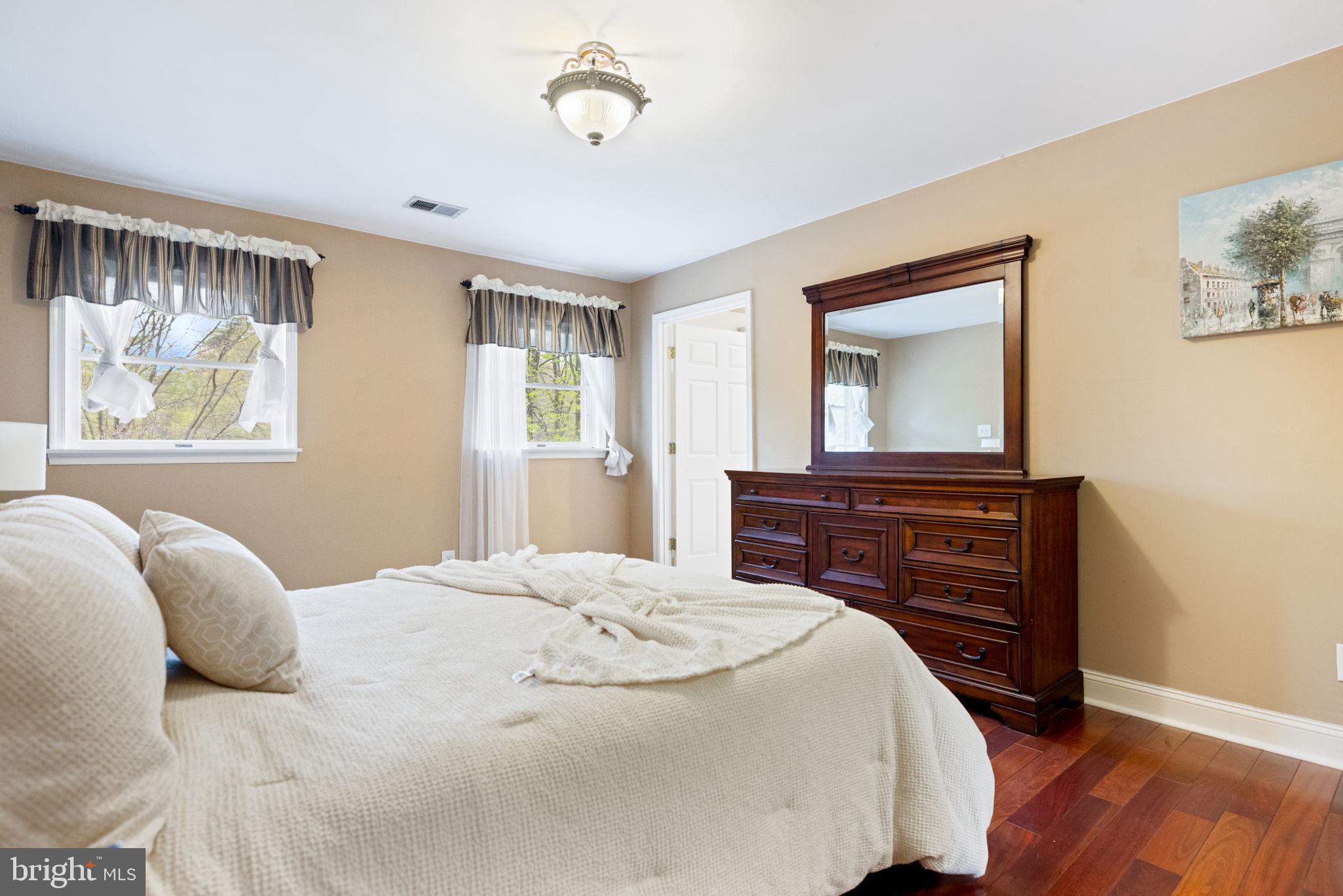 HAMPTON WOODS - Residential