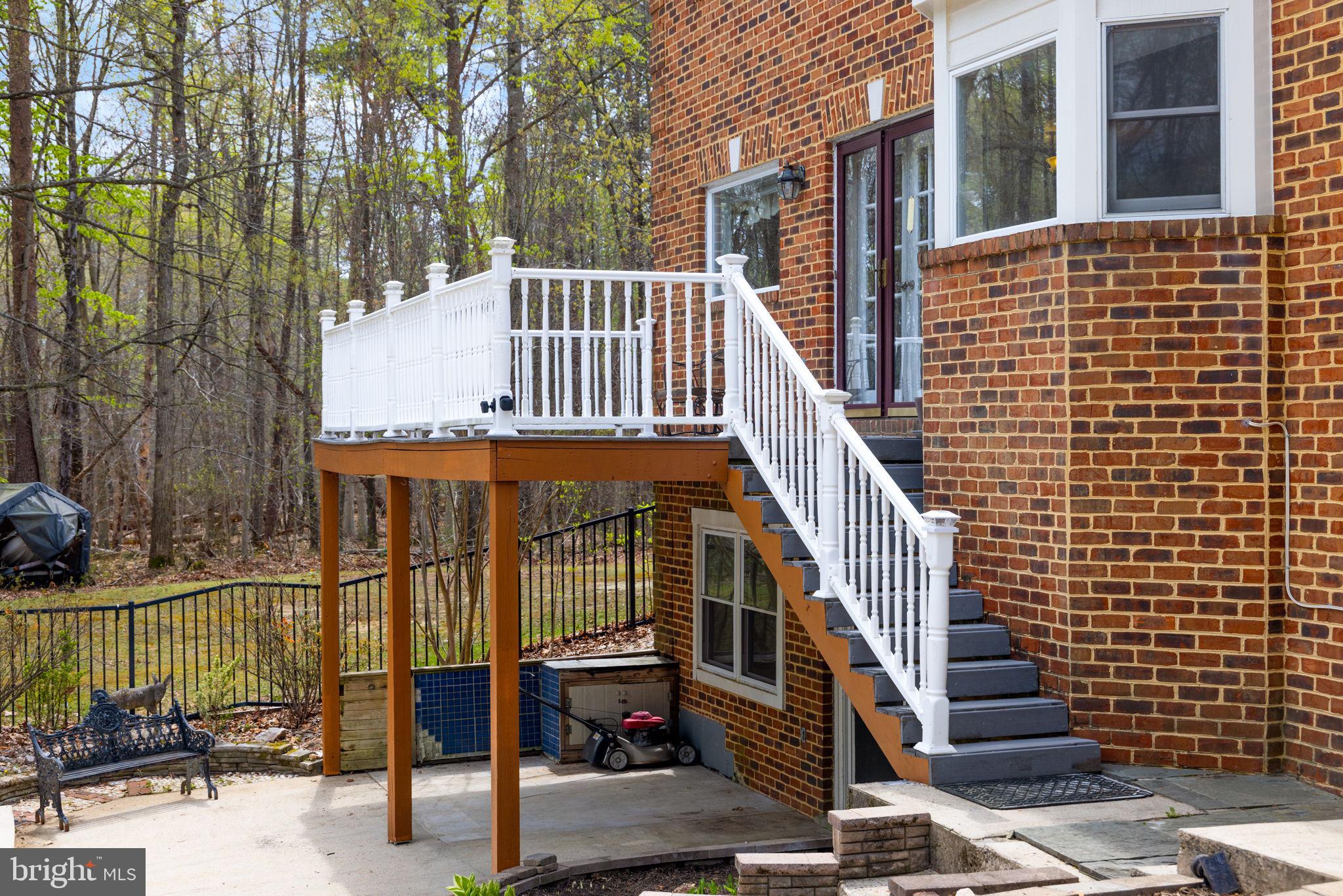 HAMPTON WOODS - Residential