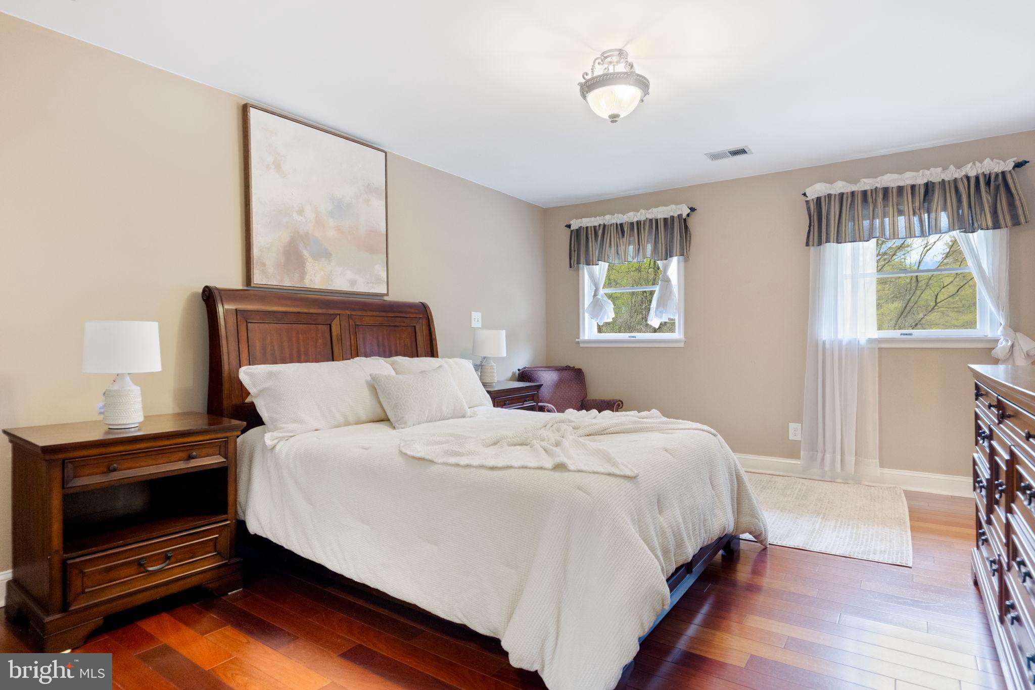 HAMPTON WOODS - Residential