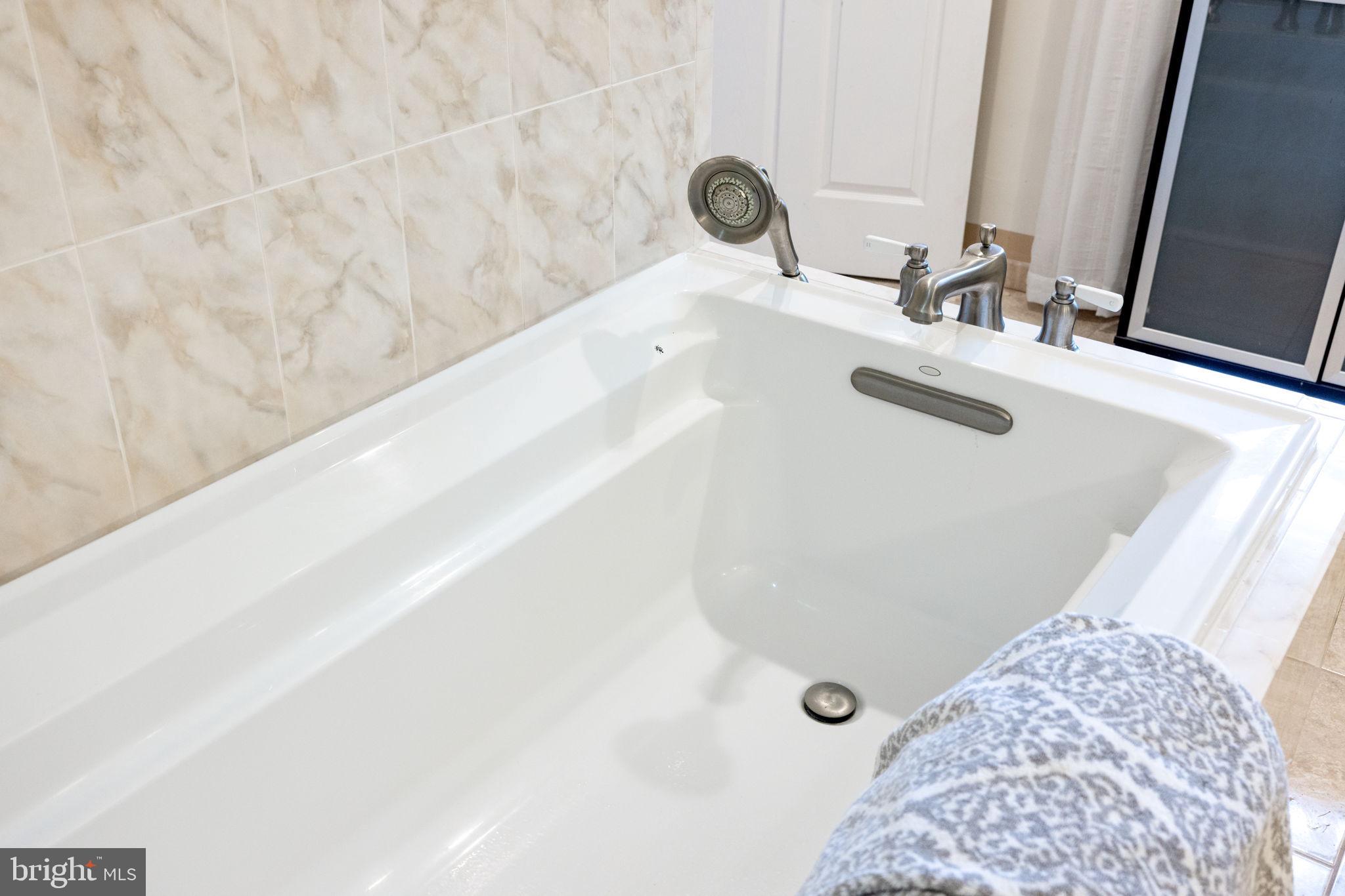 HAMPTON WOODS - Residential