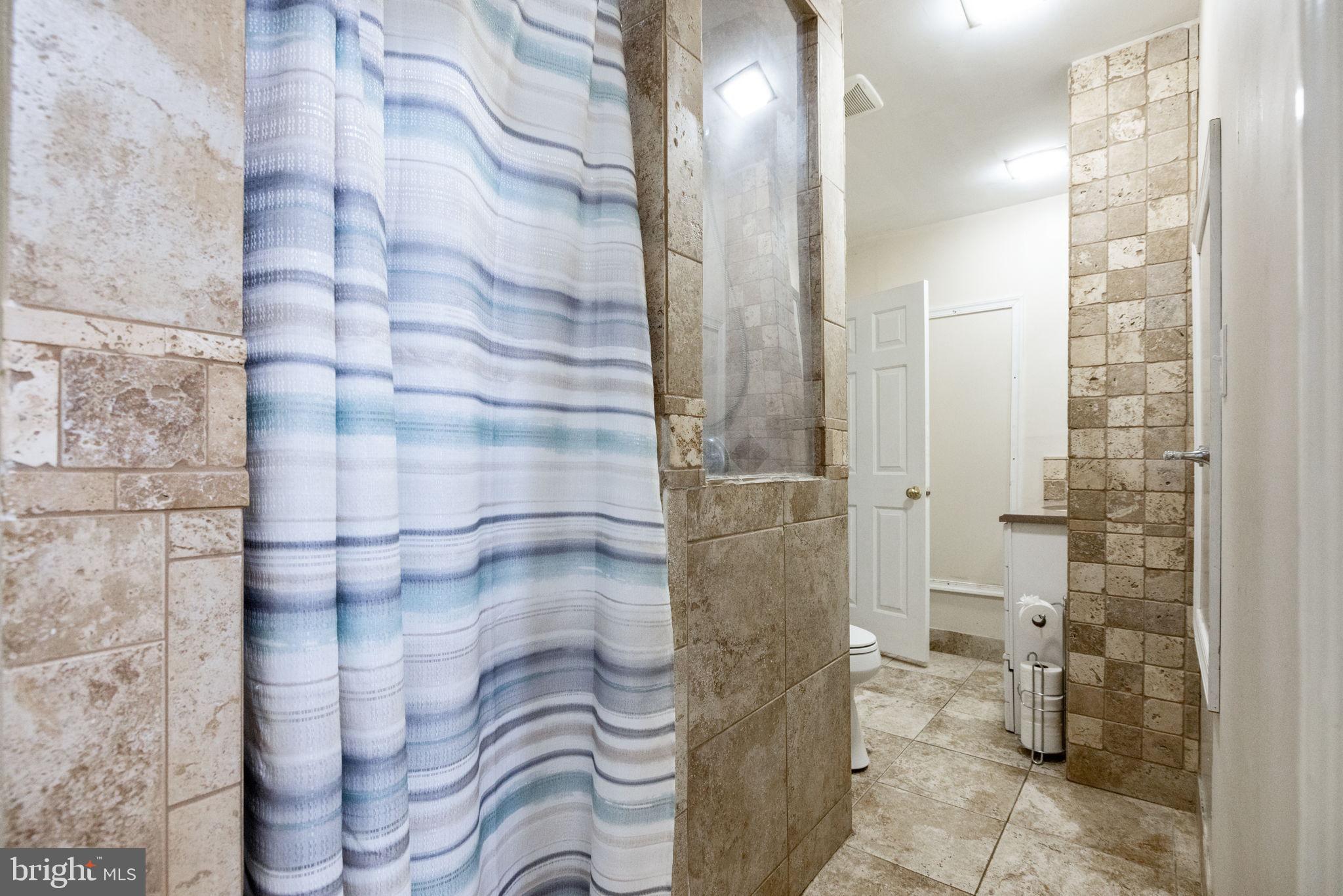 HAMPTON WOODS - Residential