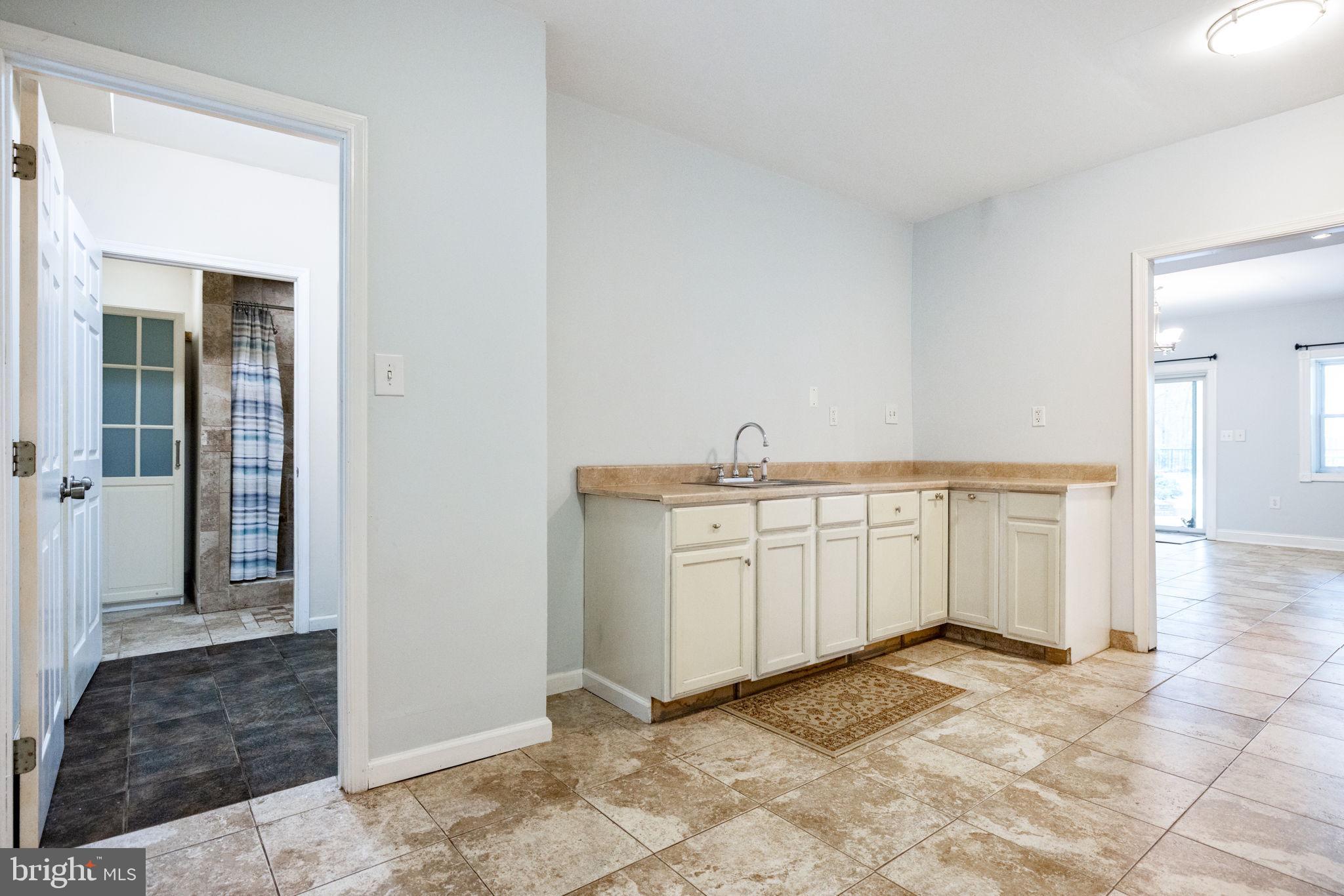 HAMPTON WOODS - Residential