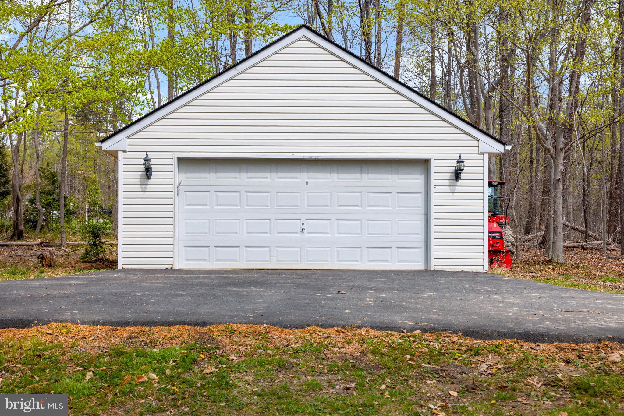 HAMPTON WOODS - Residential