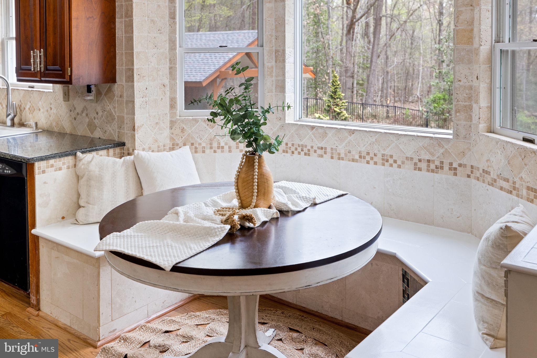 HAMPTON WOODS - Residential