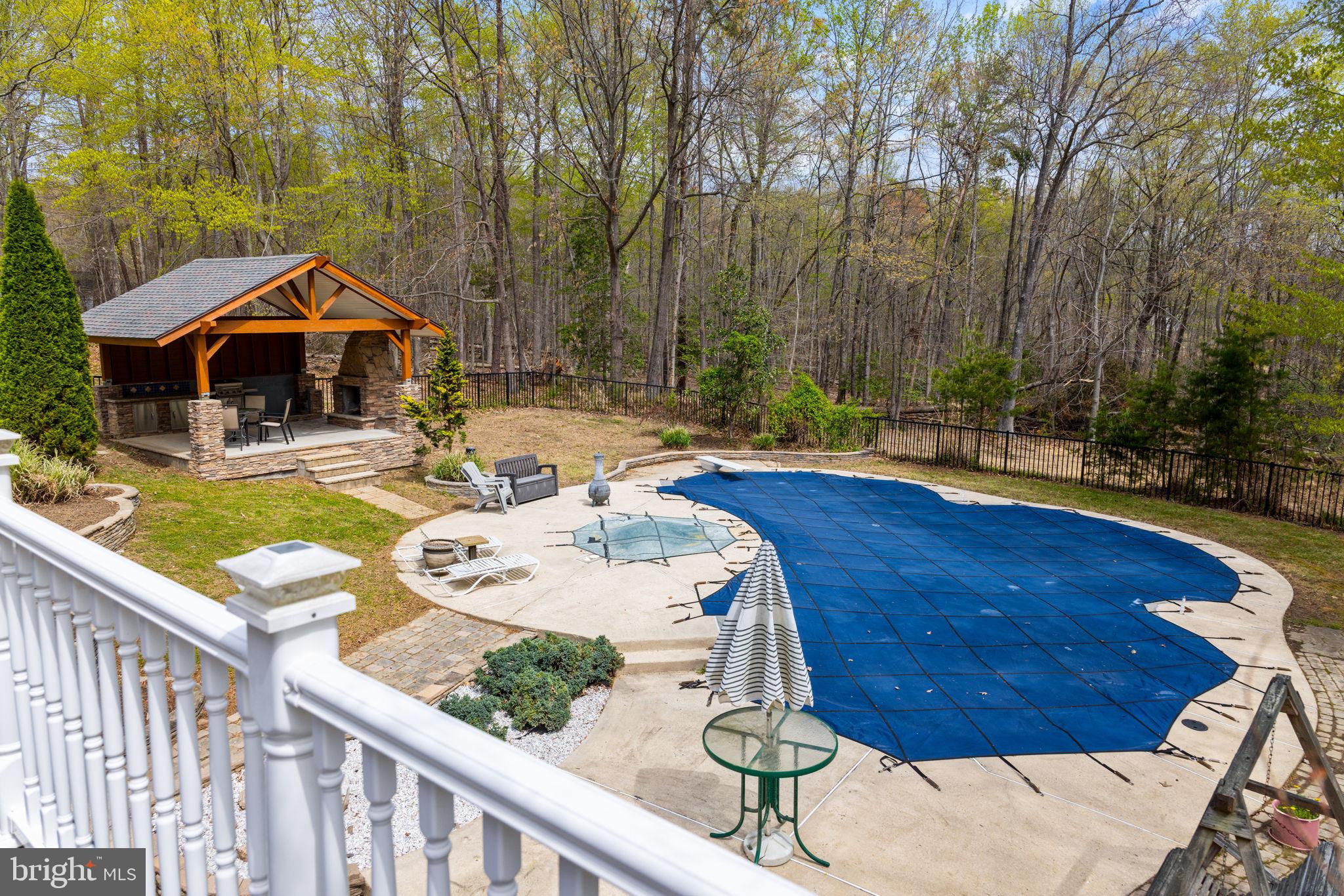 HAMPTON WOODS - Residential