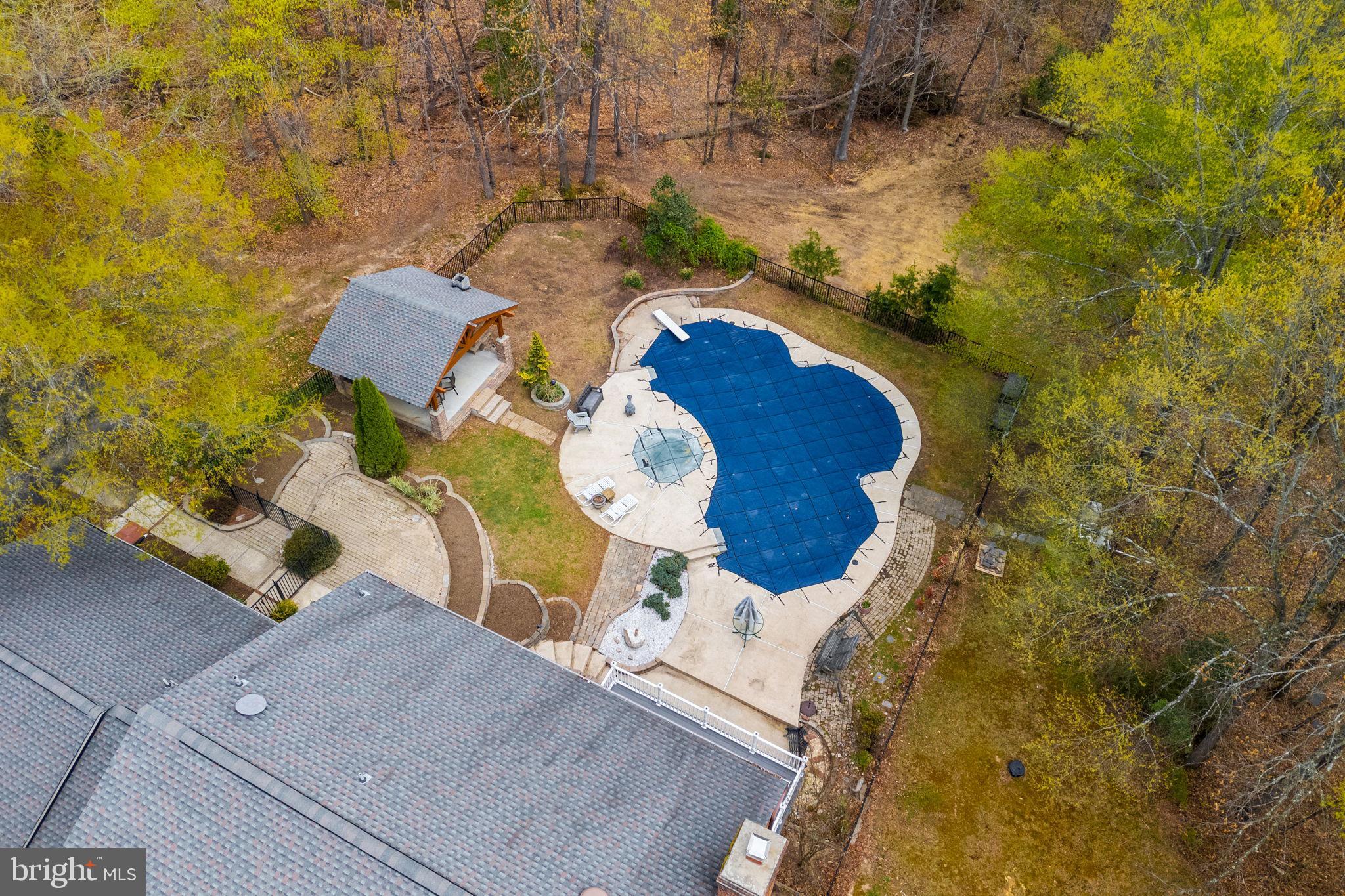 HAMPTON WOODS - Residential