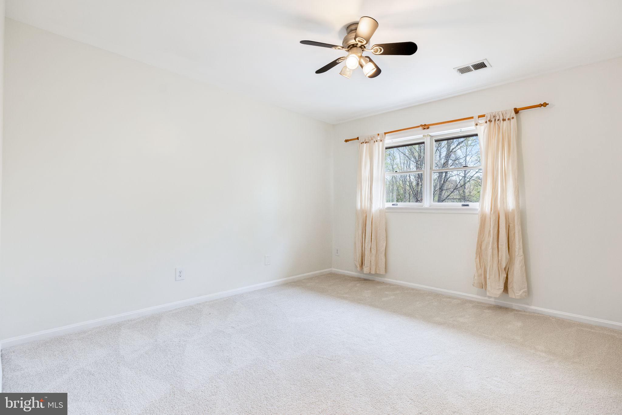 HAMPTON WOODS - Residential