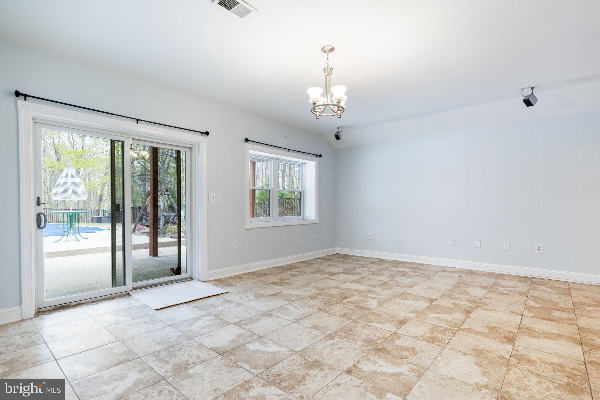 HAMPTON WOODS - Residential