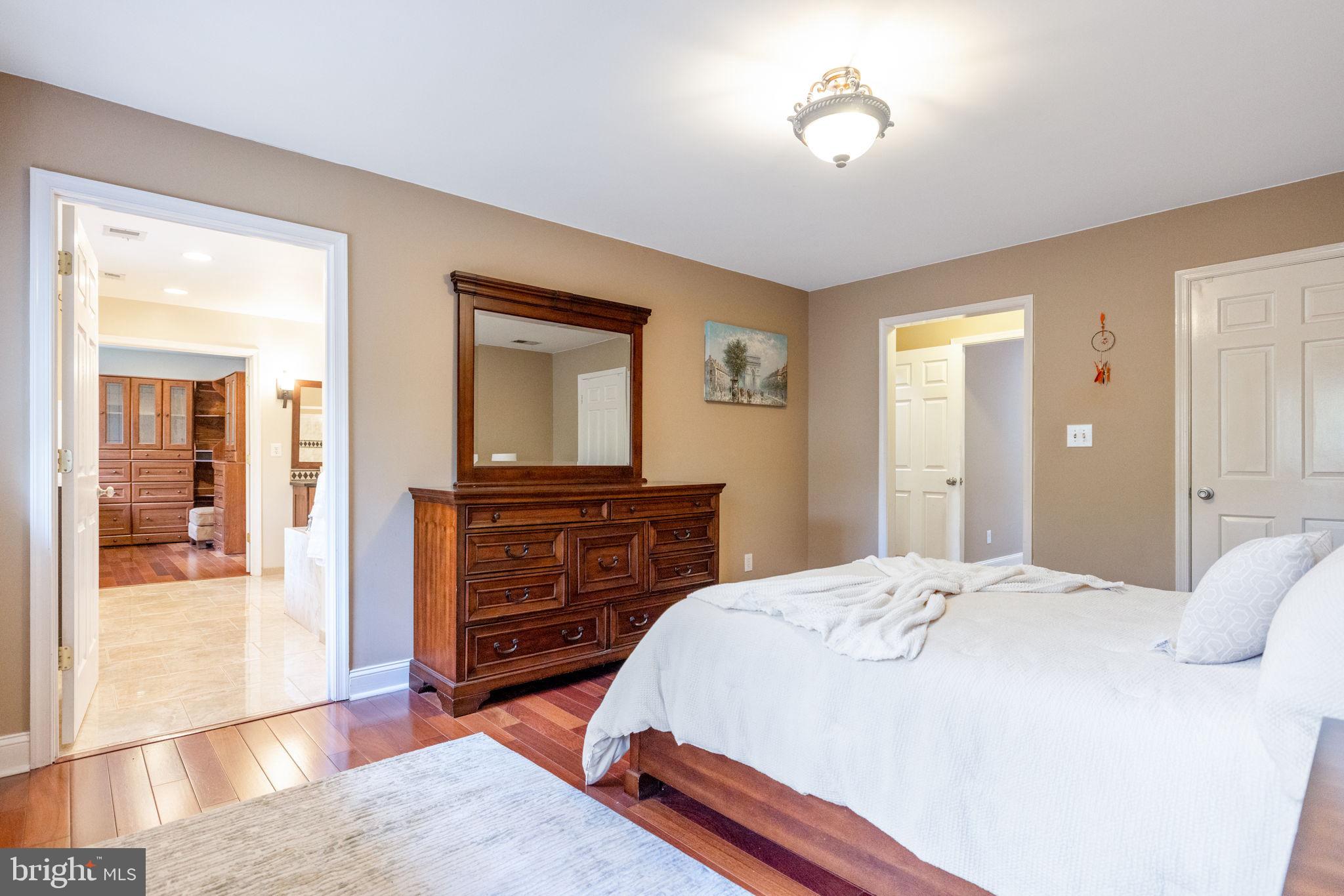 HAMPTON WOODS - Residential