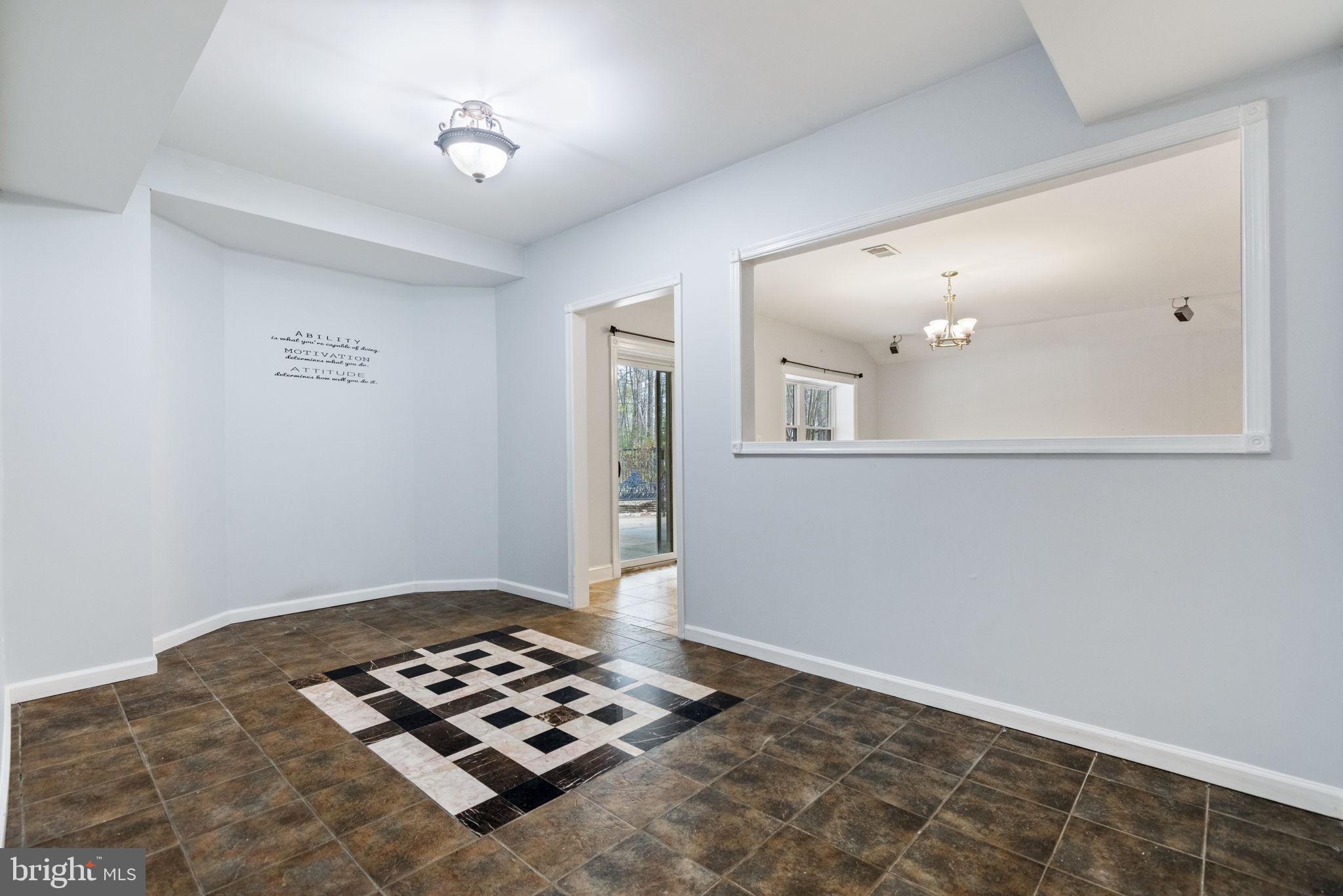 HAMPTON WOODS - Residential