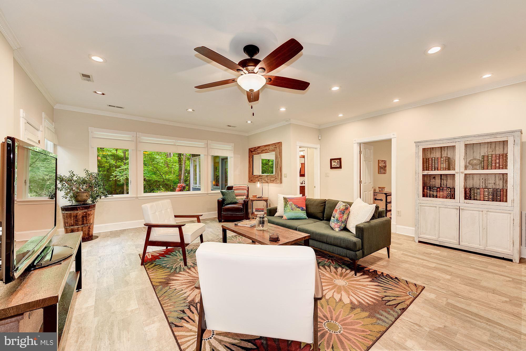 RAYMONDALE - Residential