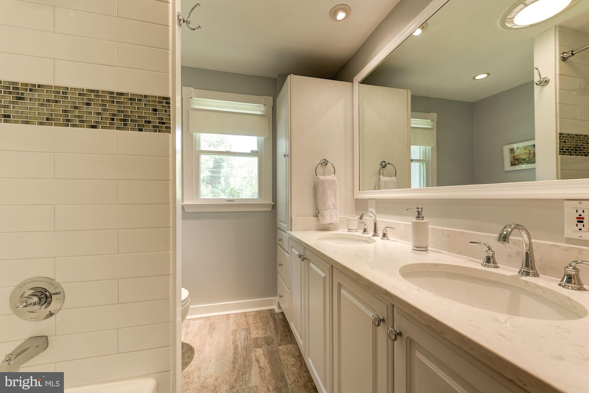 RAYMONDALE - Residential