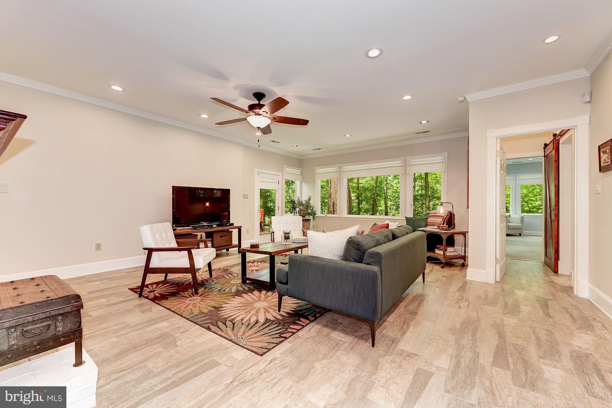 RAYMONDALE - Residential