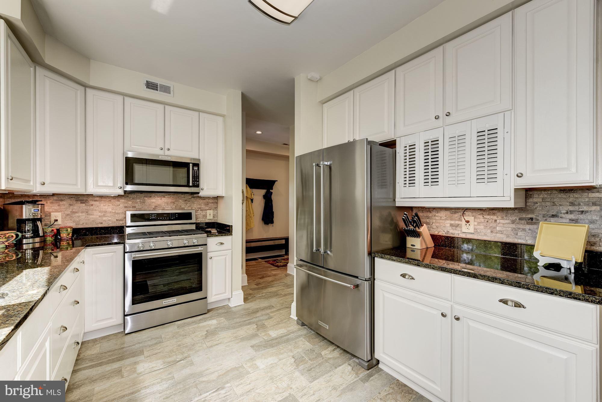 RAYMONDALE - Residential