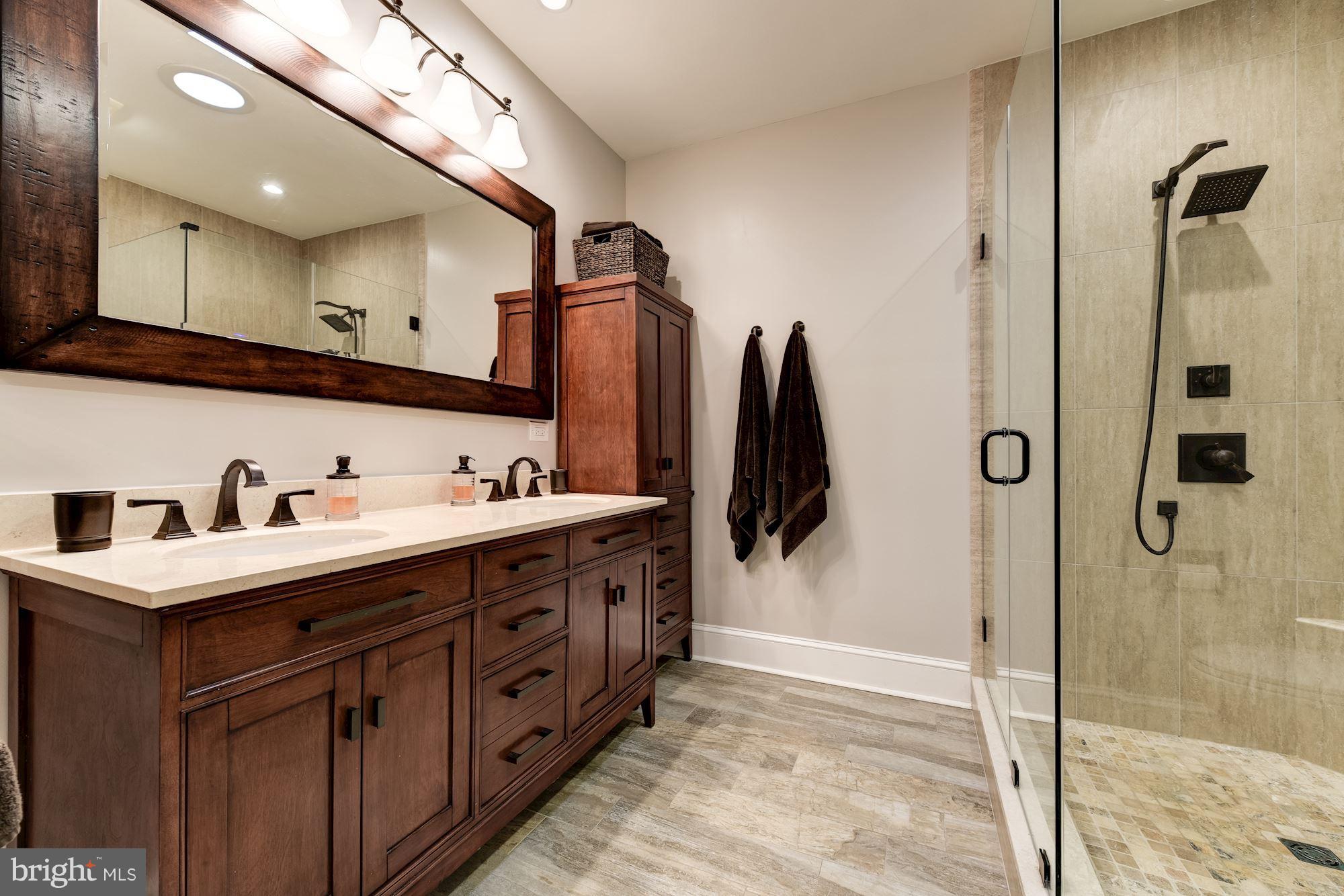 RAYMONDALE - Residential