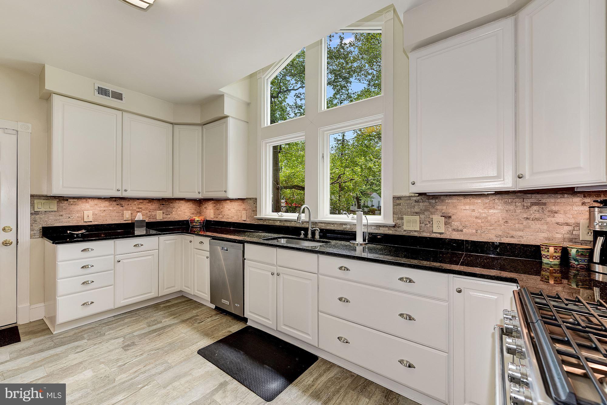 RAYMONDALE - Residential