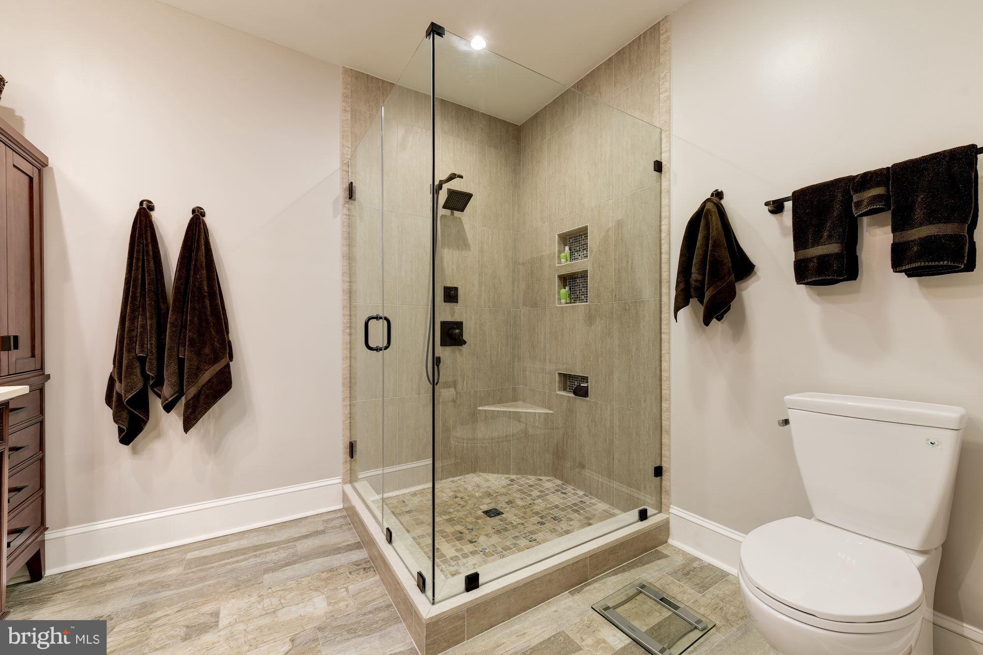 RAYMONDALE - Residential