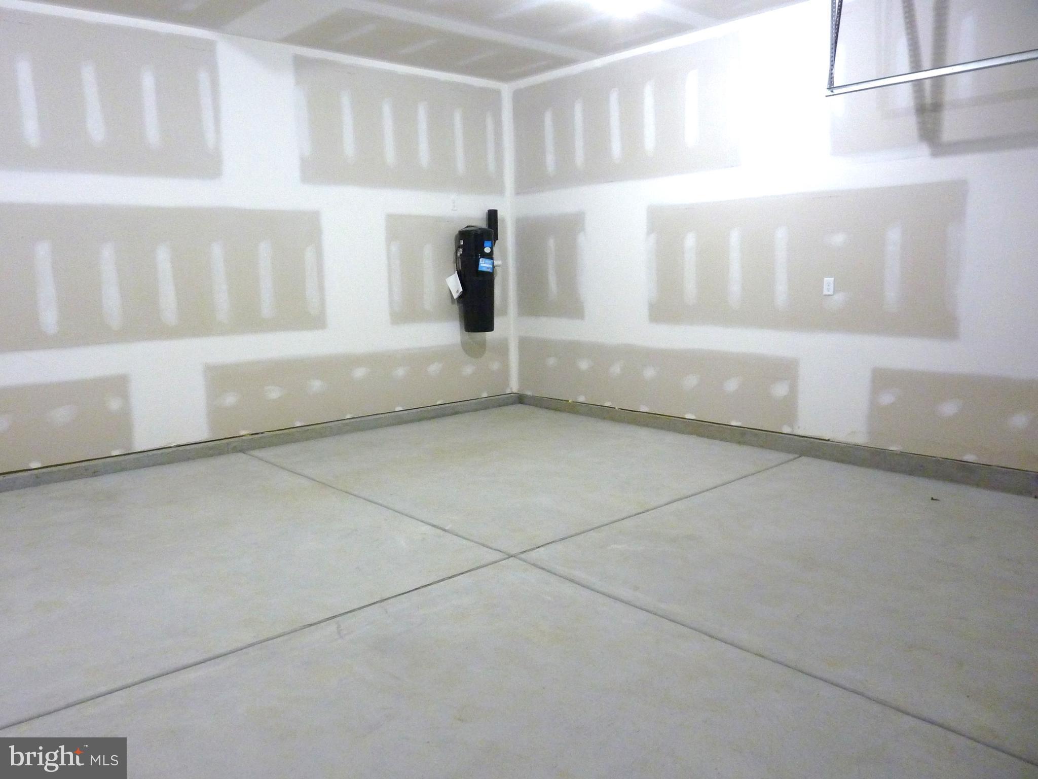 OLD COUNTRY FARMS - Residential