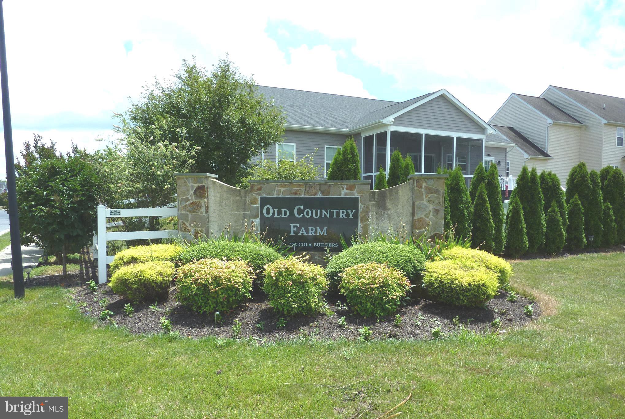 OLD COUNTRY FARMS - Residential