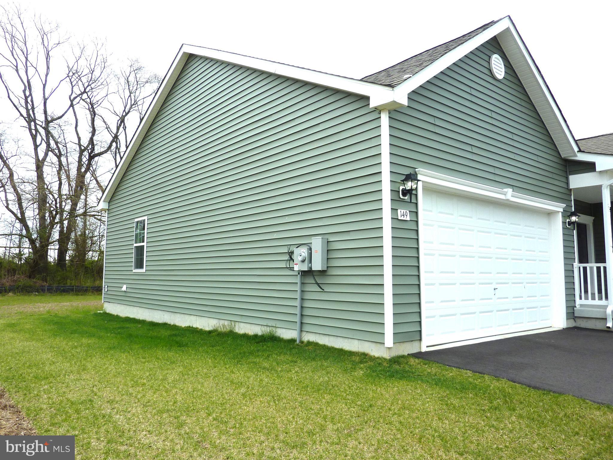 OLD COUNTRY FARMS - Residential