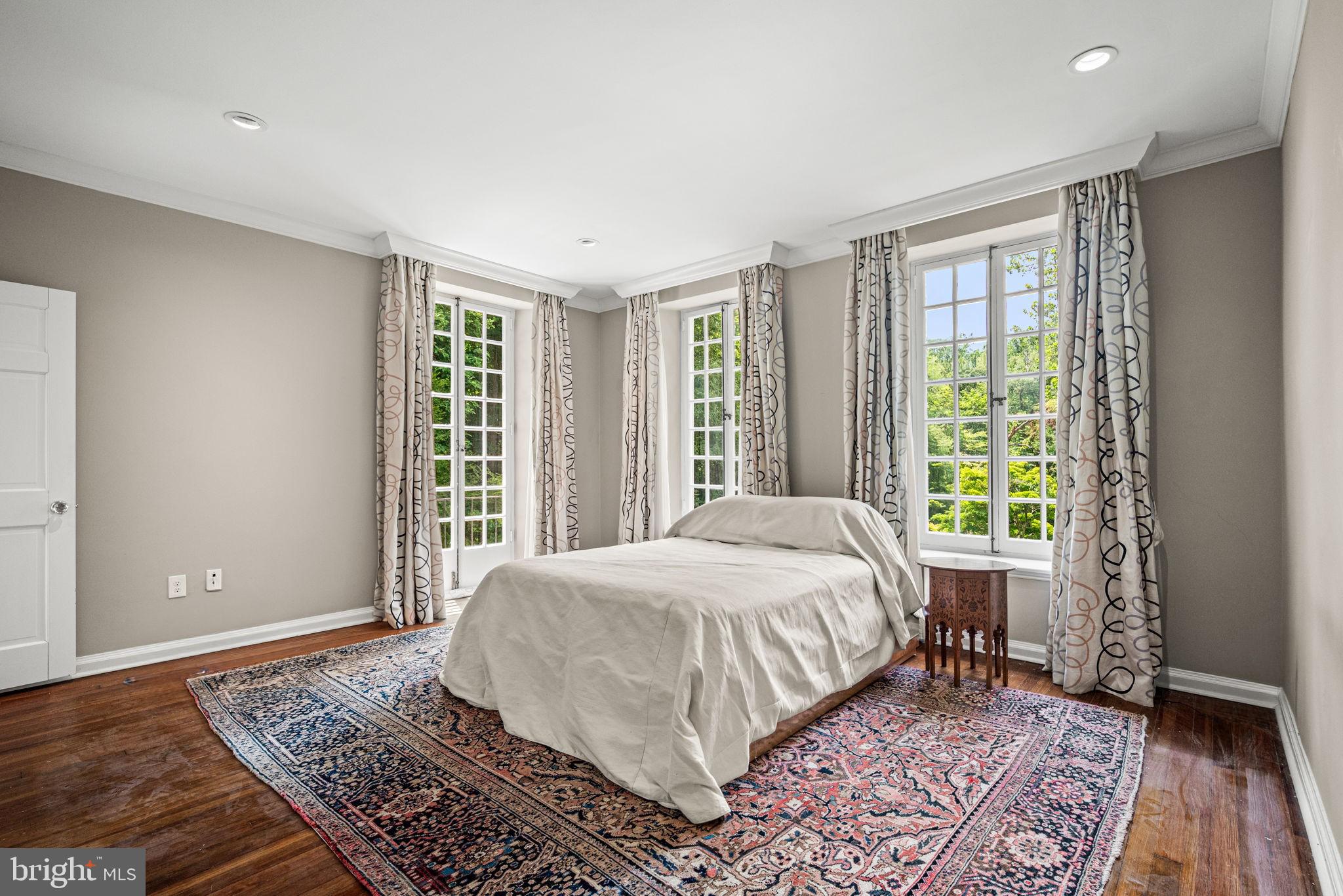 CHESTNUT HILL - Residential