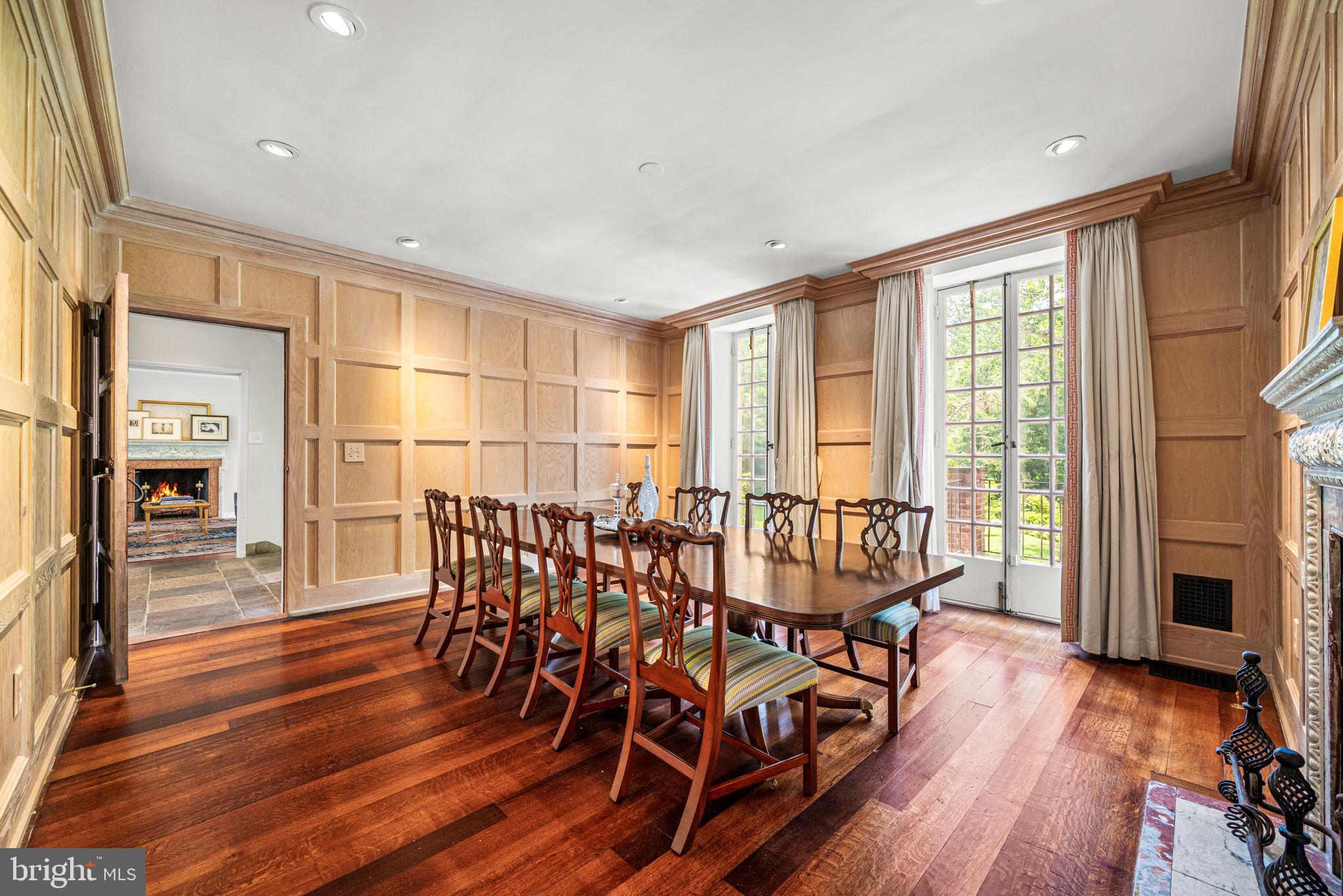 CHESTNUT HILL - Residential