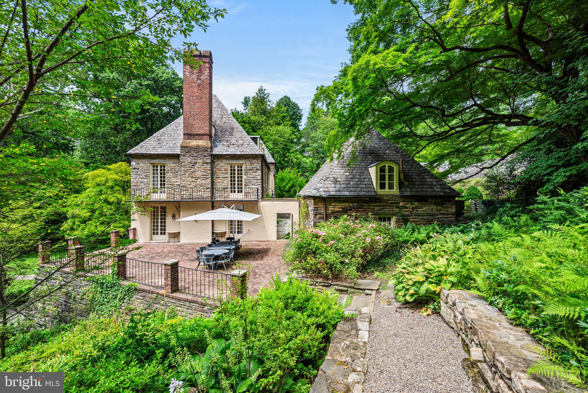 CHESTNUT HILL - Residential