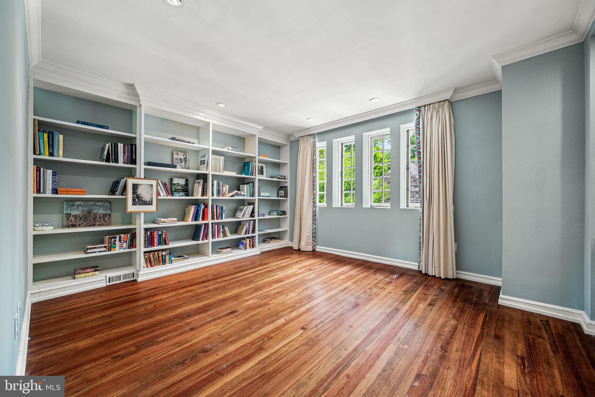 CHESTNUT HILL - Residential