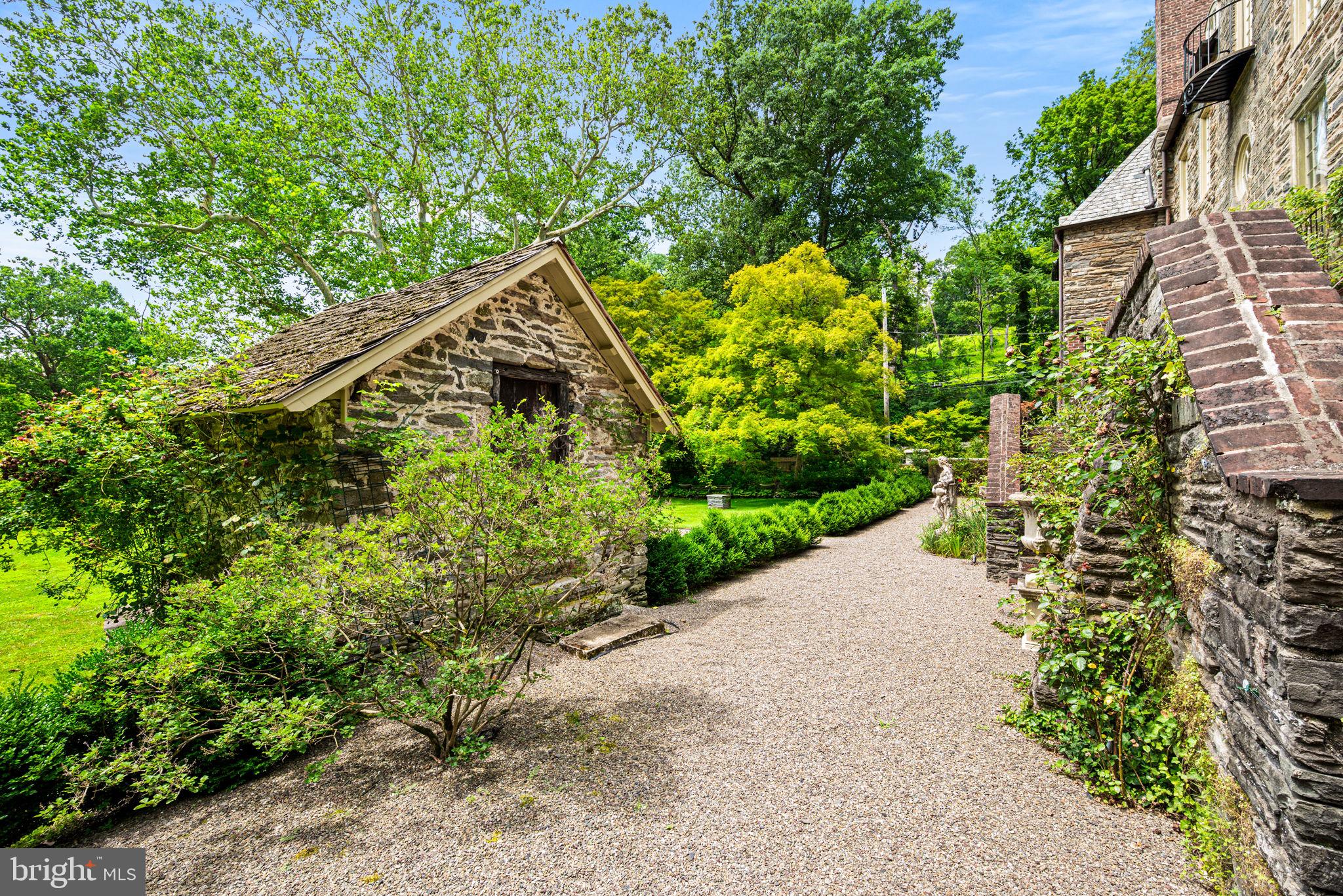 CHESTNUT HILL - Residential