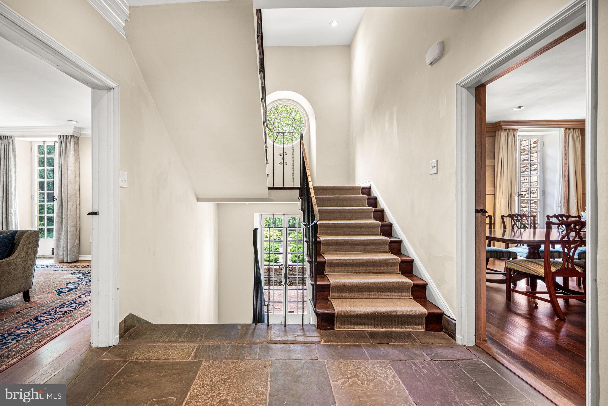 CHESTNUT HILL - Residential