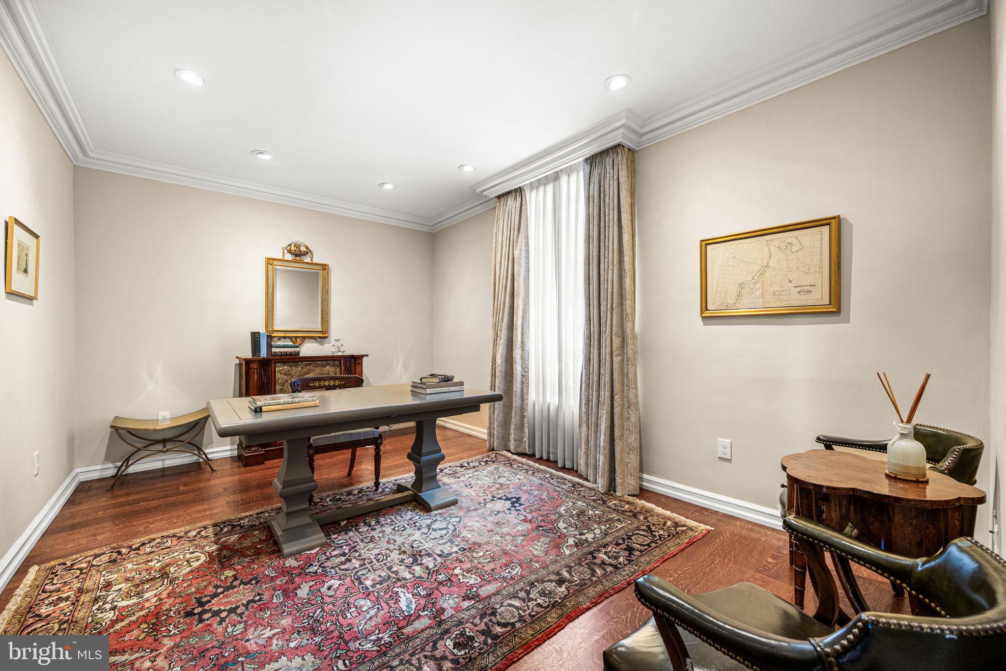 CHESTNUT HILL - Residential