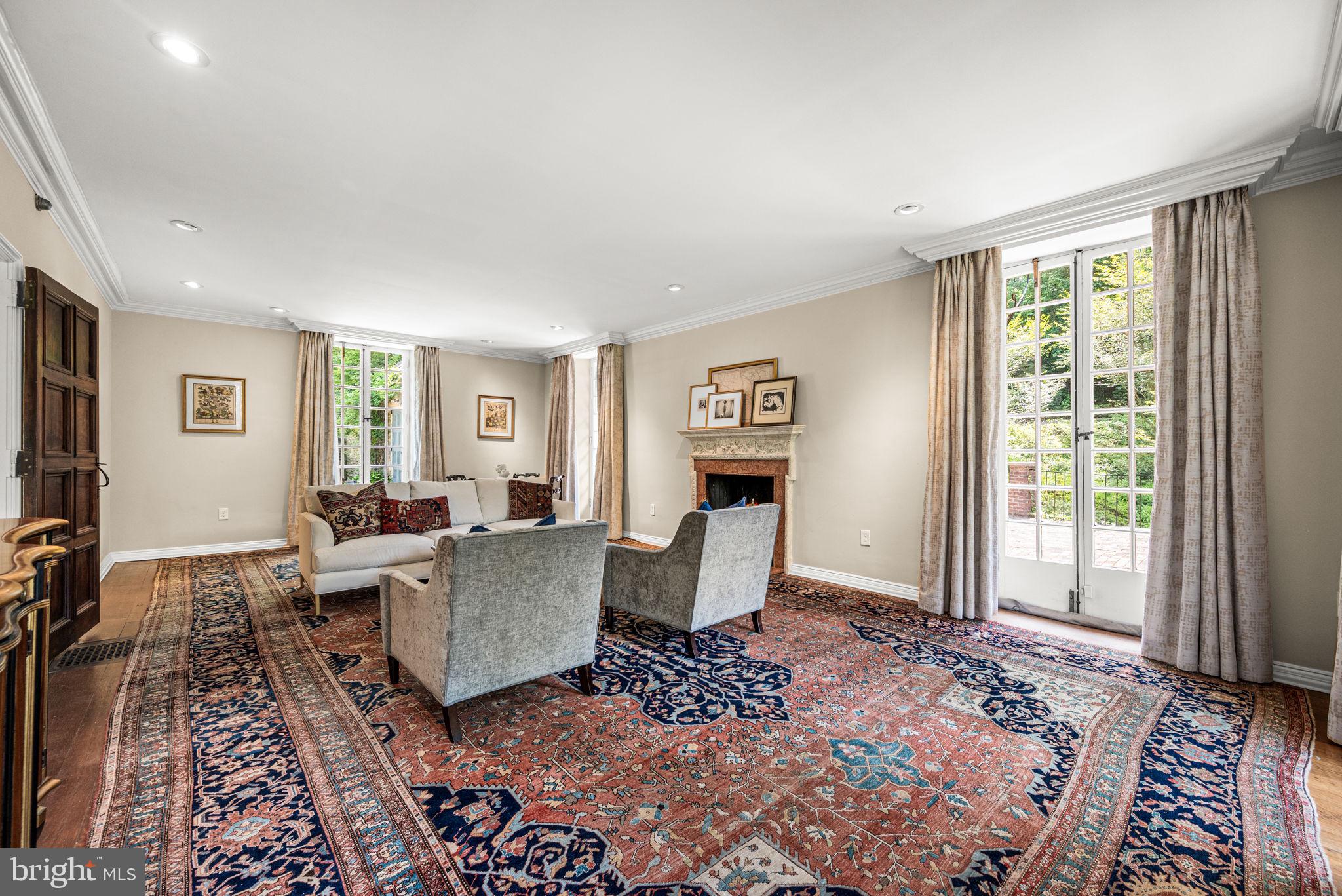 CHESTNUT HILL - Residential