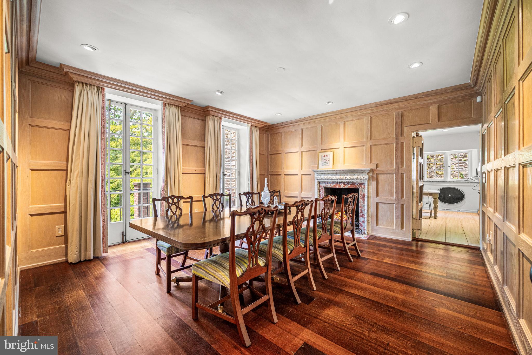 CHESTNUT HILL - Residential