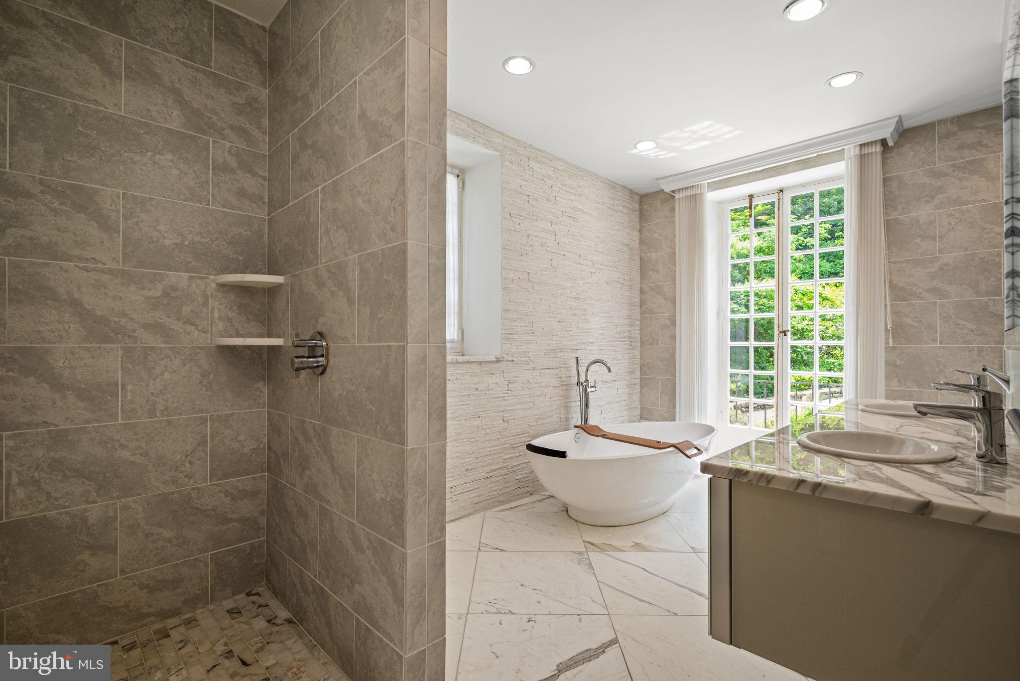 CHESTNUT HILL - Residential