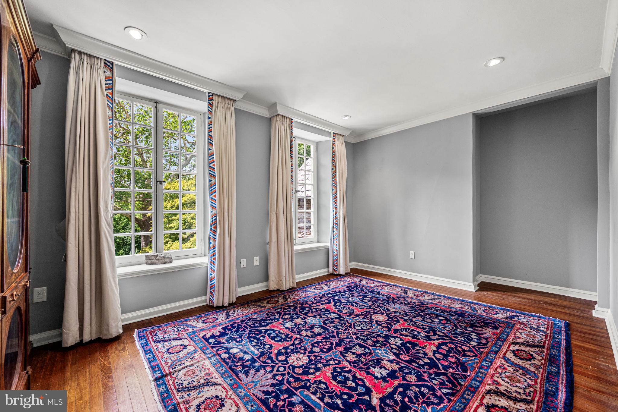 CHESTNUT HILL - Residential