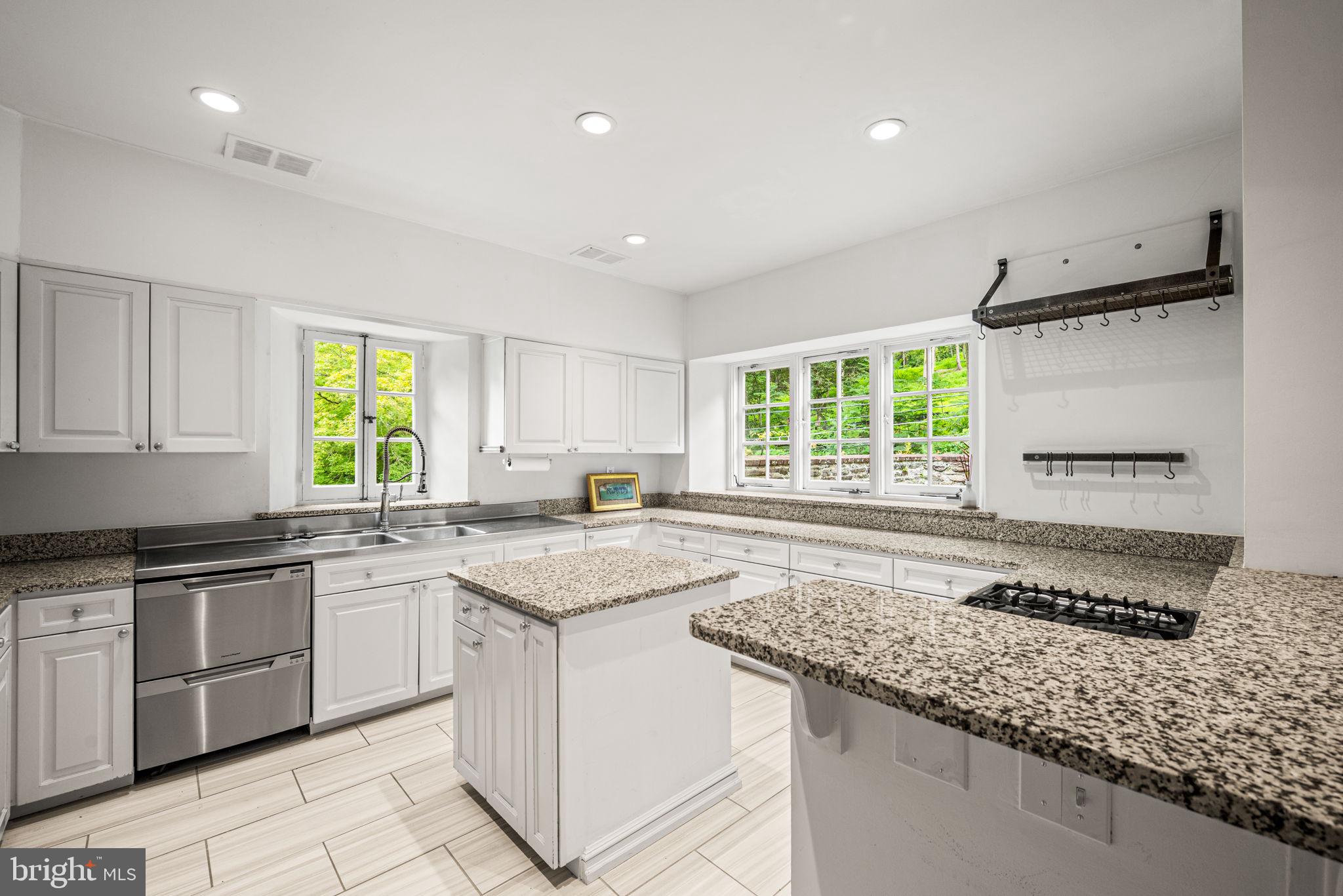 CHESTNUT HILL - Residential