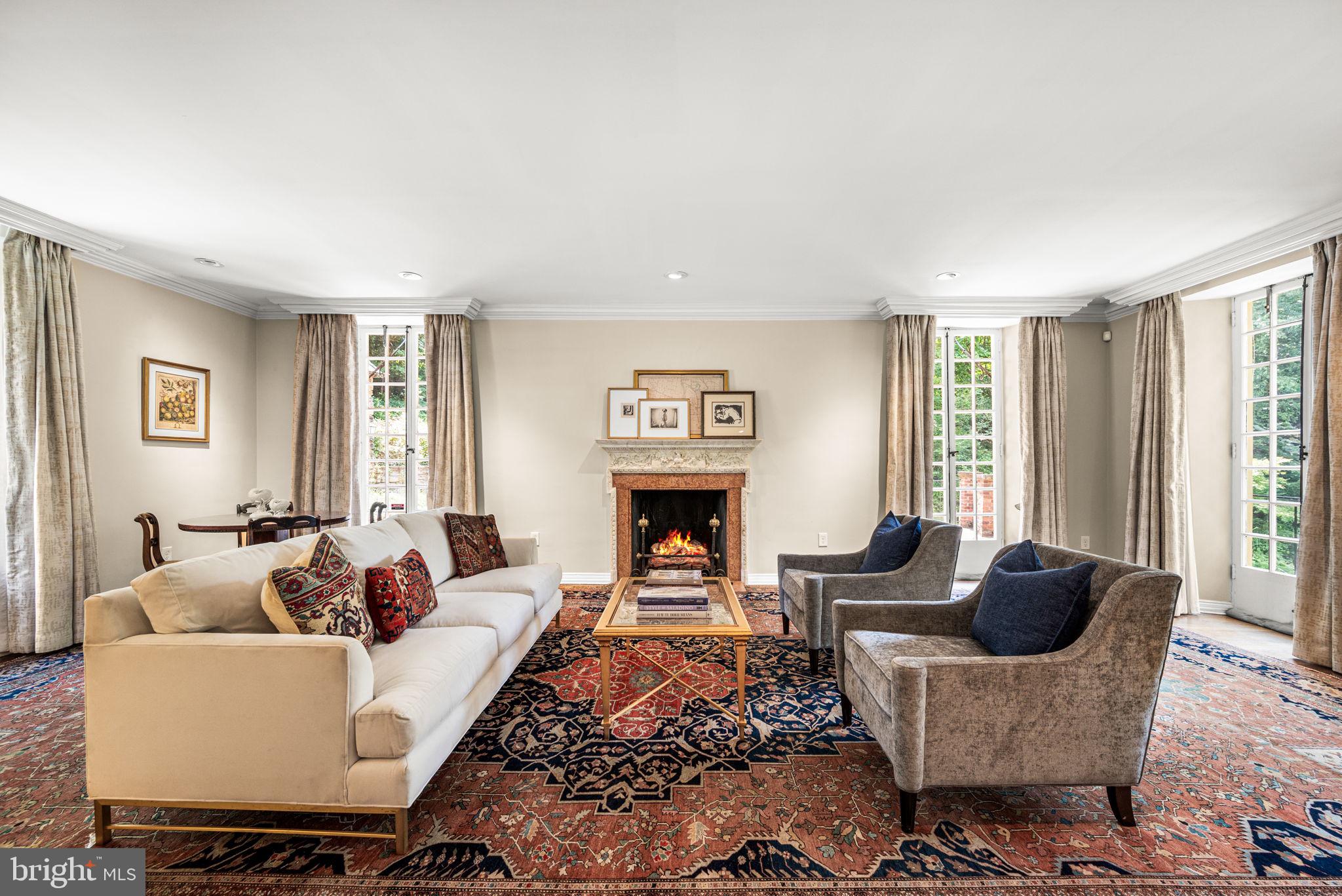 CHESTNUT HILL - Residential