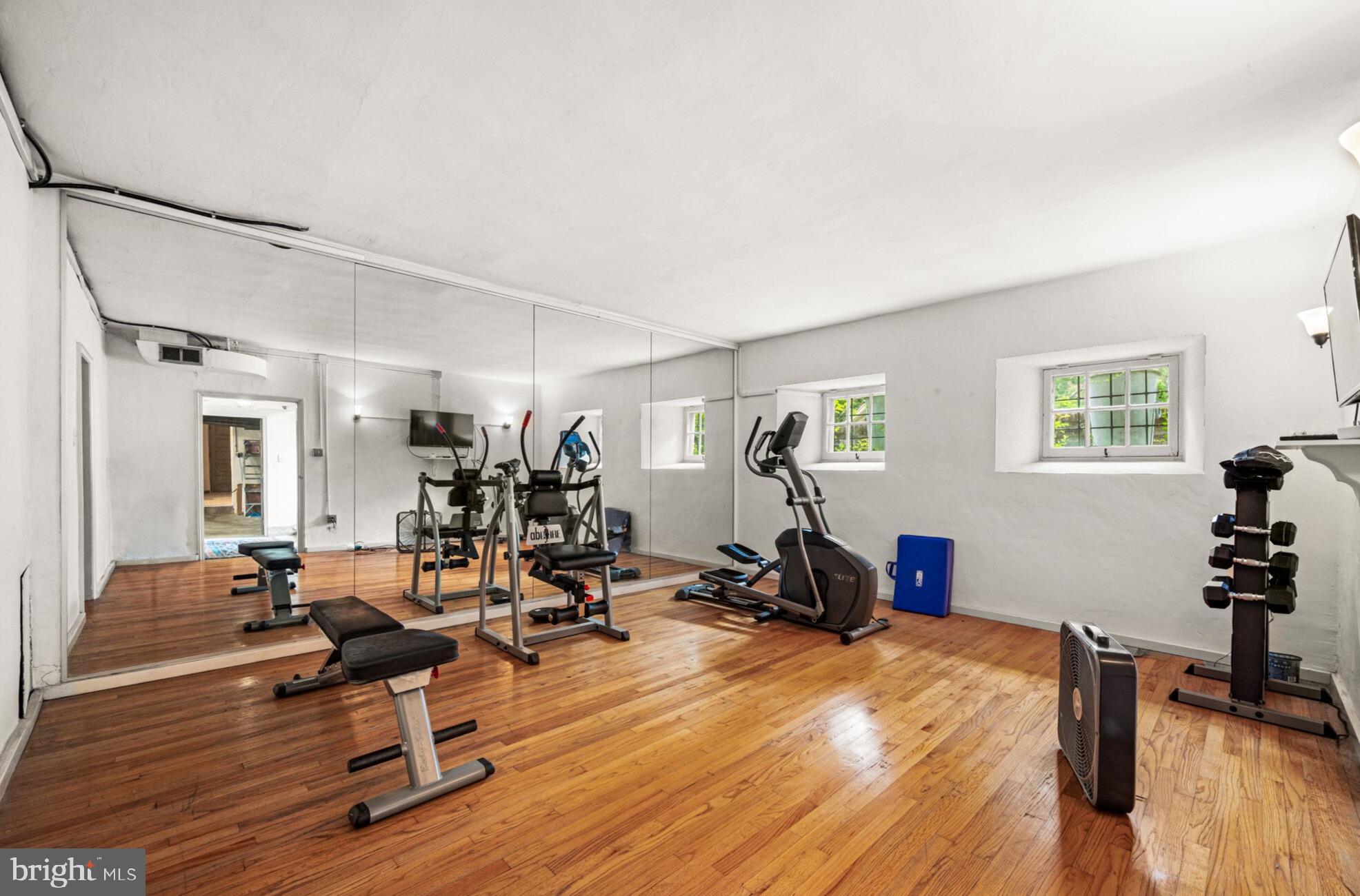 CHESTNUT HILL - Residential