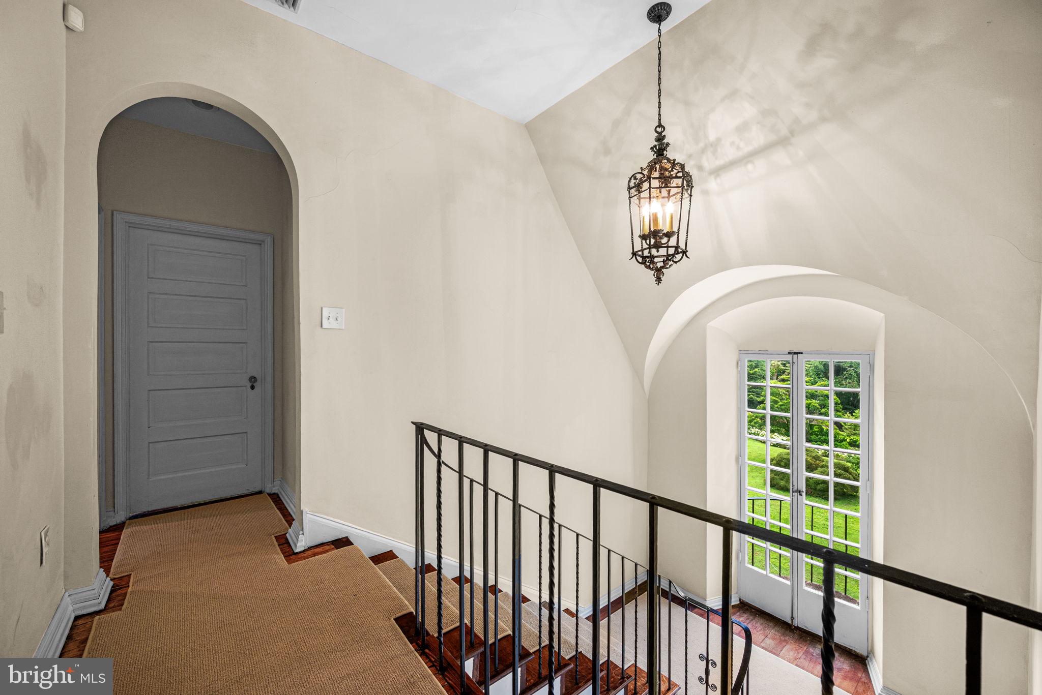 CHESTNUT HILL - Residential