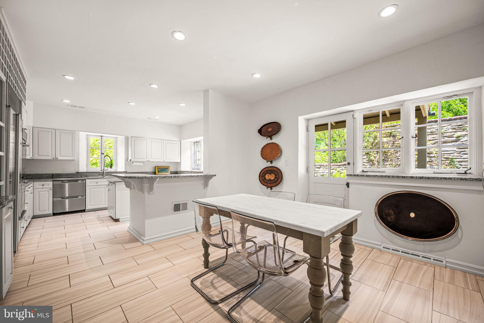 CHESTNUT HILL - Residential