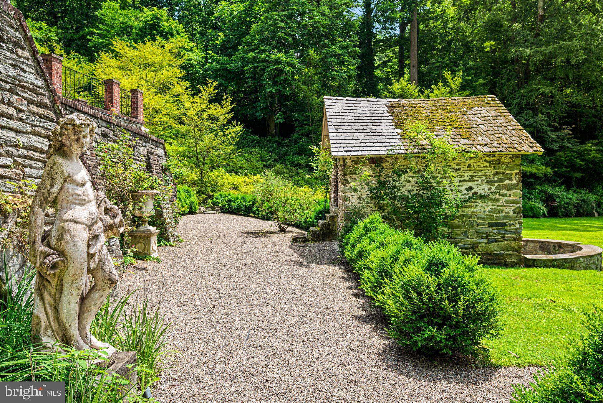 CHESTNUT HILL - Residential