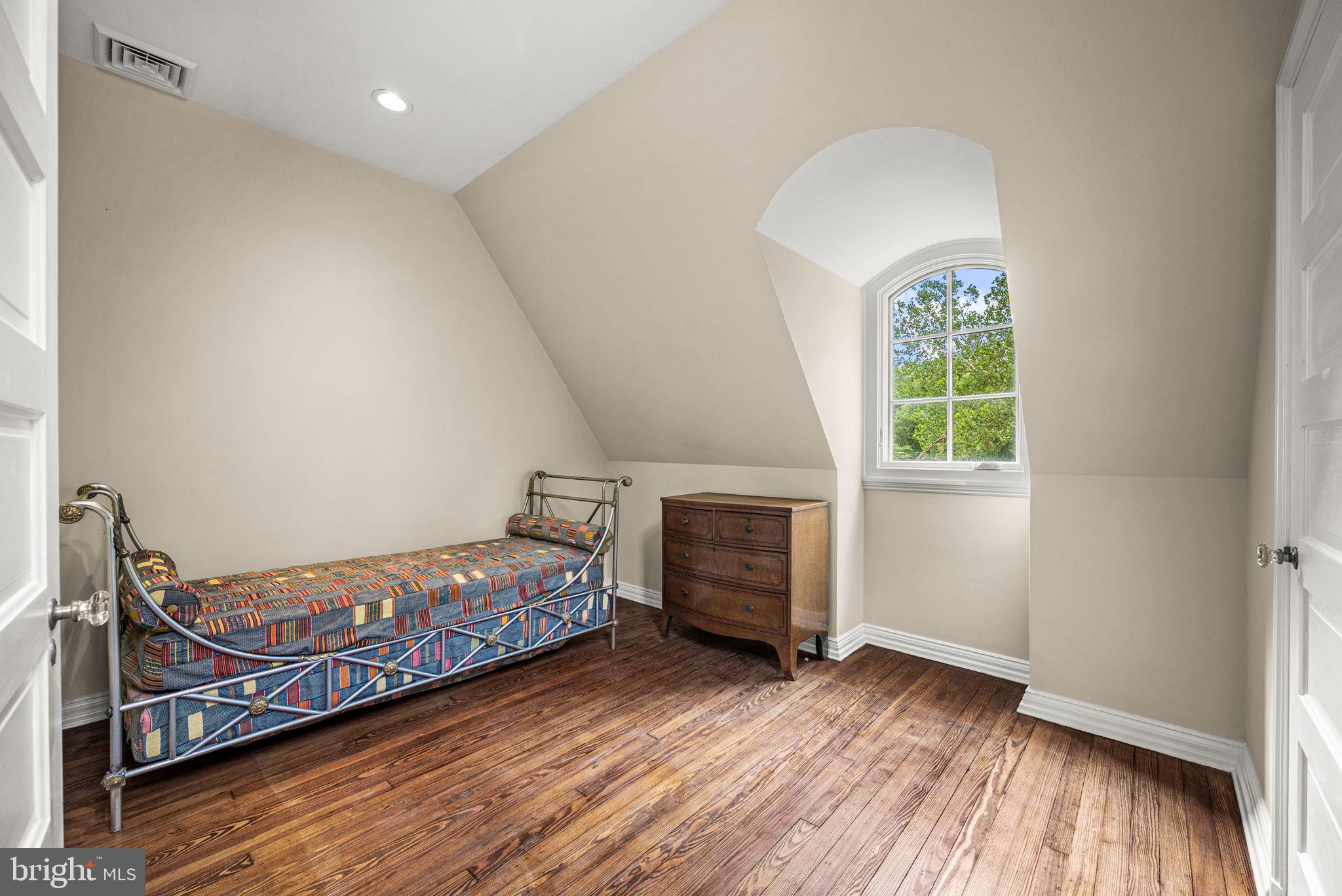 CHESTNUT HILL - Residential