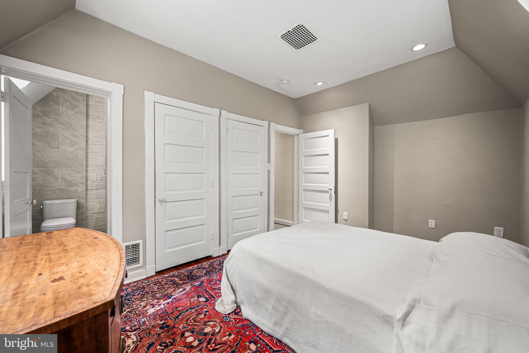 CHESTNUT HILL - Residential